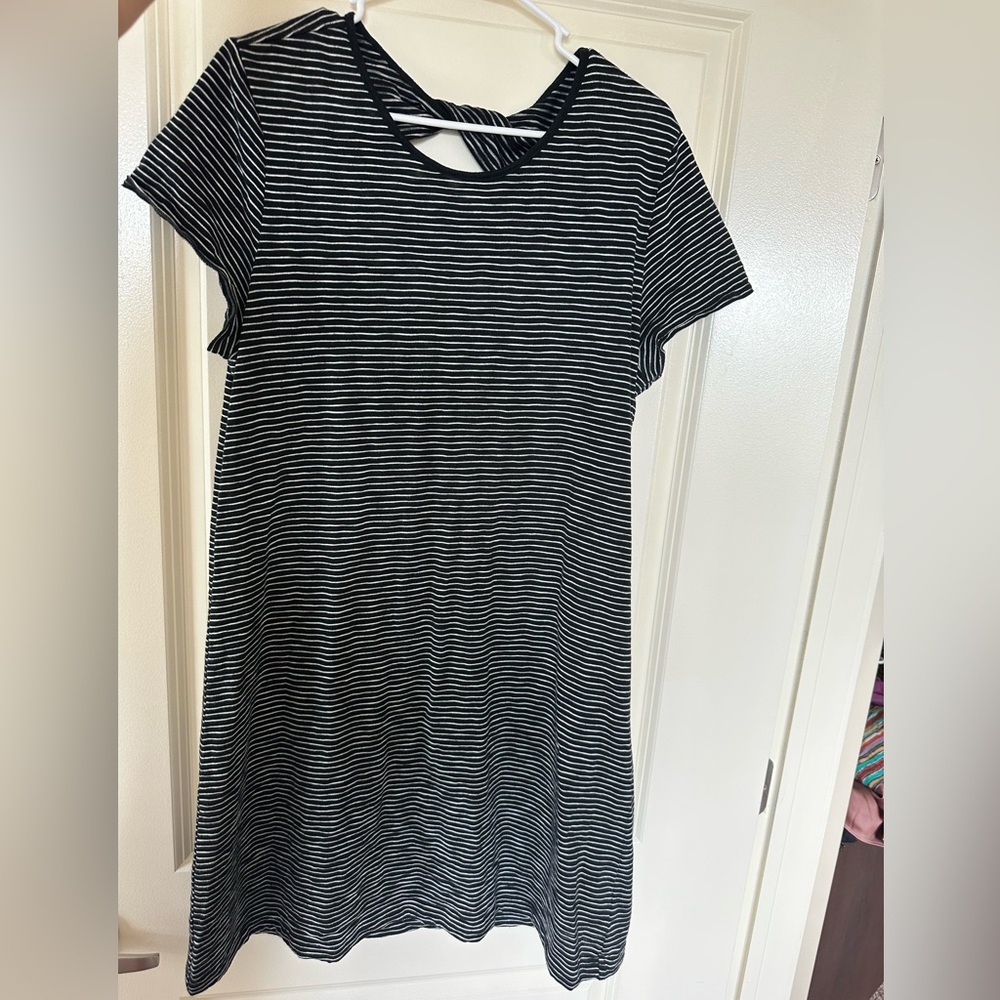 Gap black and white striped t-shirt dress with cut out on back. Size L